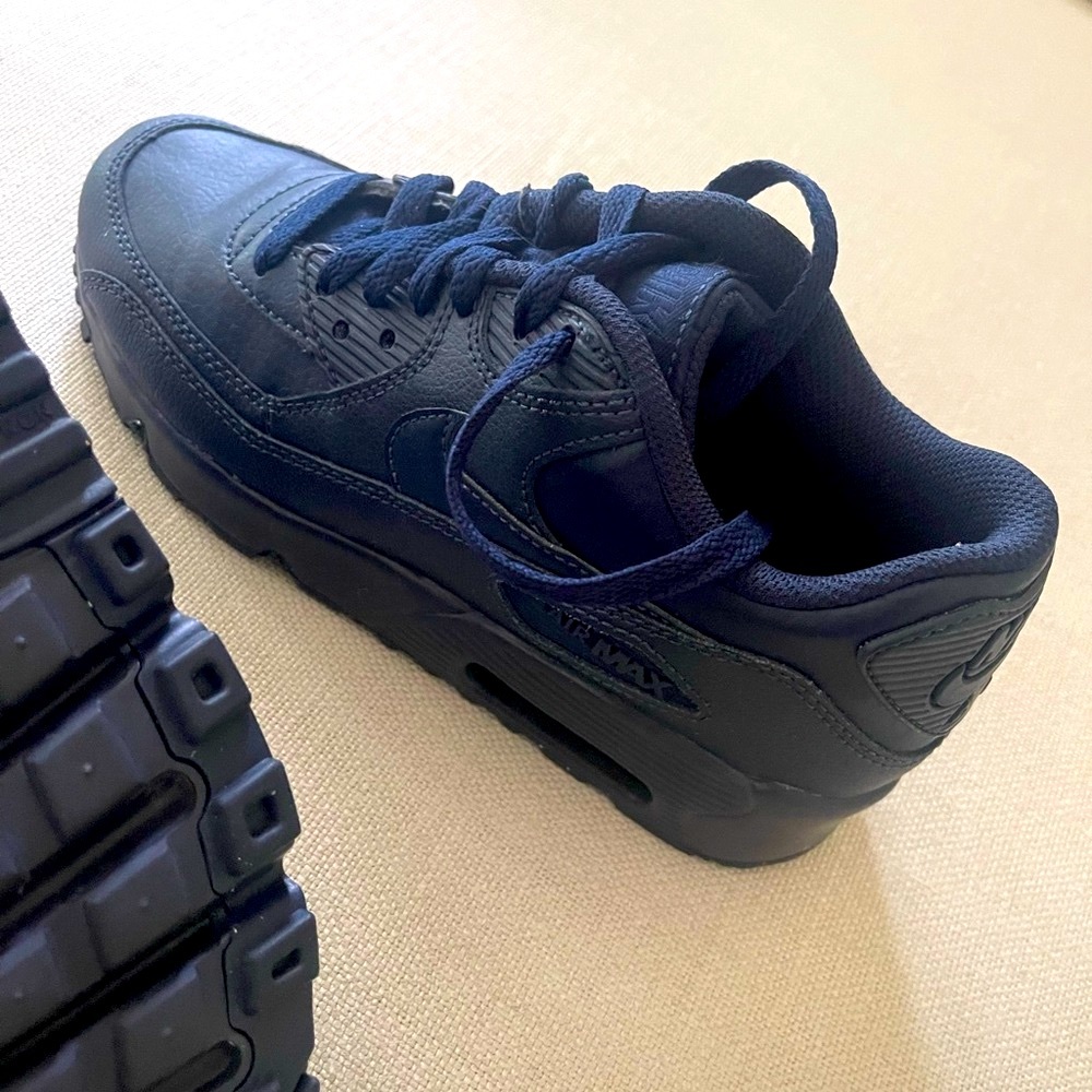 Nike Air Max, navy blue, sz 6 in women’s, sz 4.5 in boys